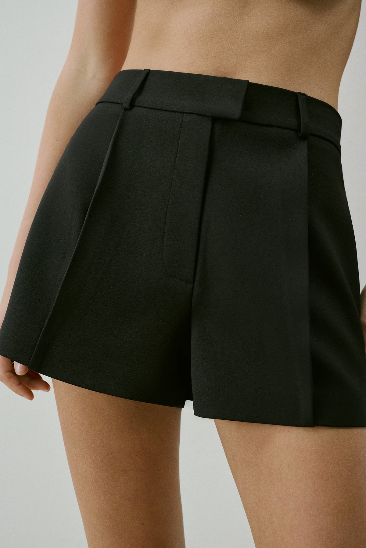 RHIA SHORT BLACK